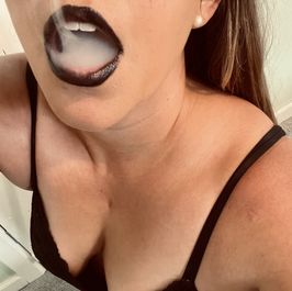 Vaping with black lips