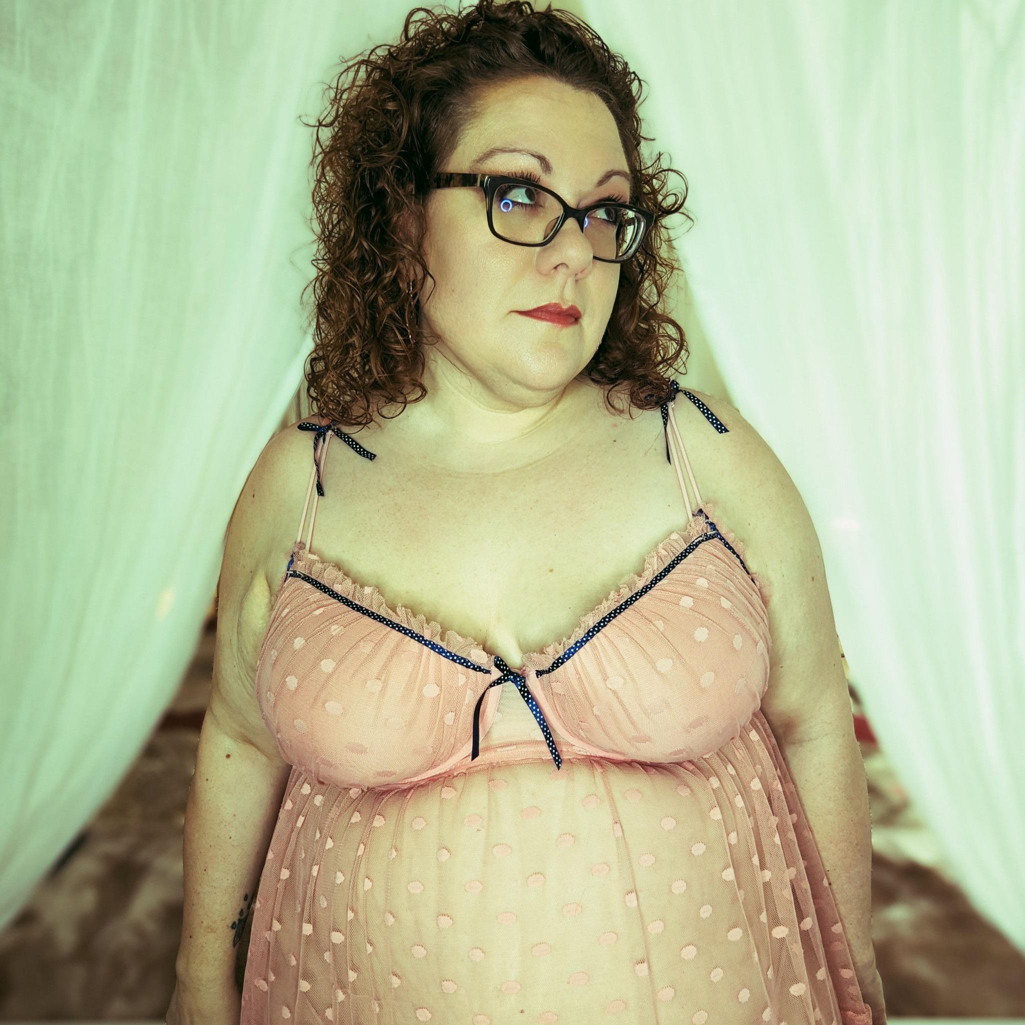 peach in bed photo set