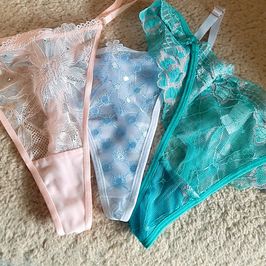 3 lace panties plus note with my lips print