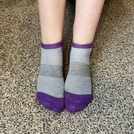 Grey and purple ankle socks