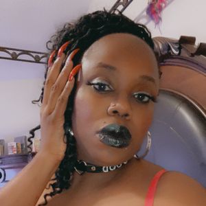Peach Temptation  Soft Curves Dark Lips