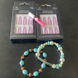 Press On Nails and Bracelet Set