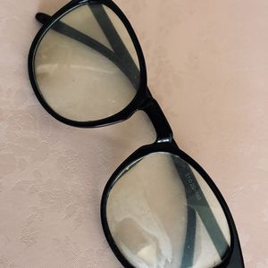Nicole Doshi Cum Glasses