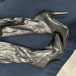 Used AND A8BU5ED OVER THE KNEE BOOTS