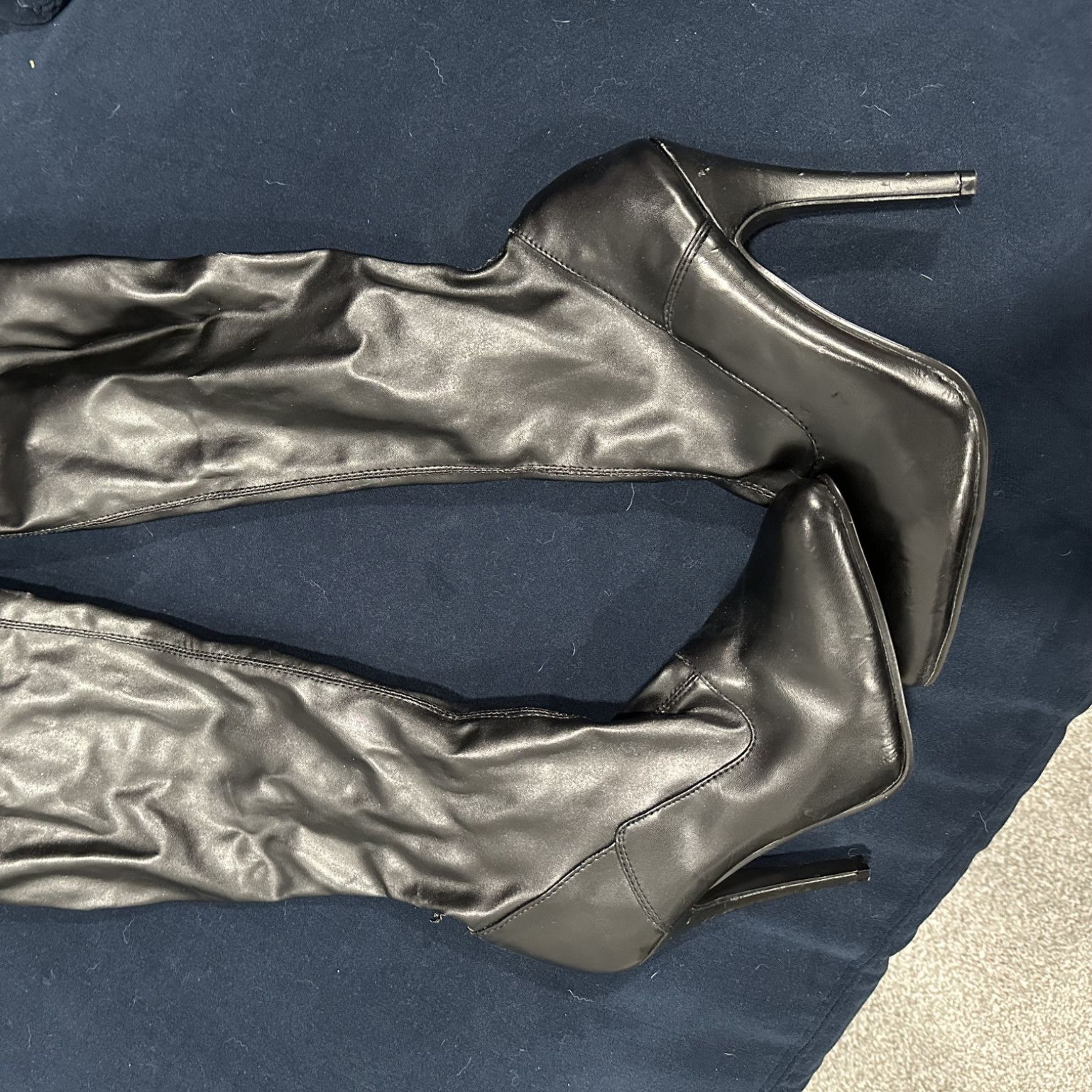 Used AND A8BU5ED OVER THE KNEE BOOTS