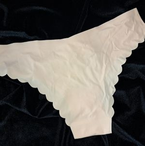 Scalloped Edge Seamless Beige Cheeky Panties