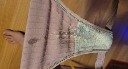 Juicy Thong Worn Hiking
