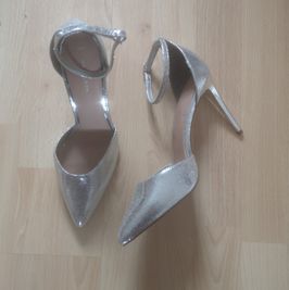 Sexy Silver New Look 4 Inch Heels with Diamante Strap UK 8