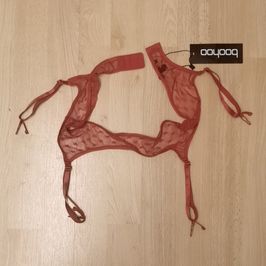 Red Boohoo Size 14 4 strap suspender belt