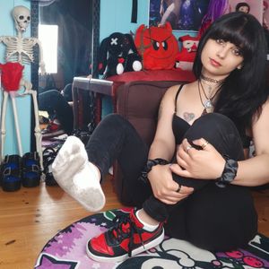 Worn NIKE sneakers with free socks and customs