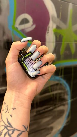 Treate me a new nails