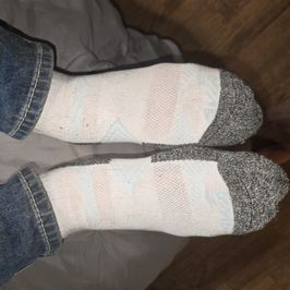 Grey and white avia ankle socks