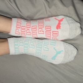 Mismatched pum ankle socks