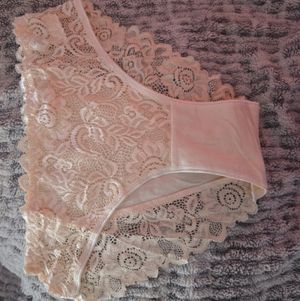 Peachy Cream Lace Full Back Panty