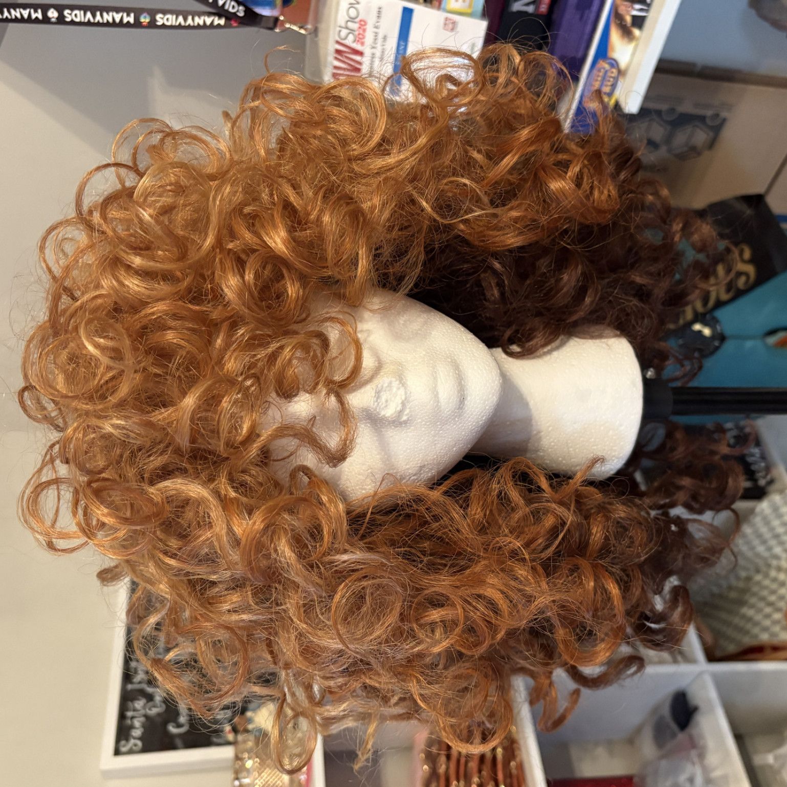 Curly synthetic wig