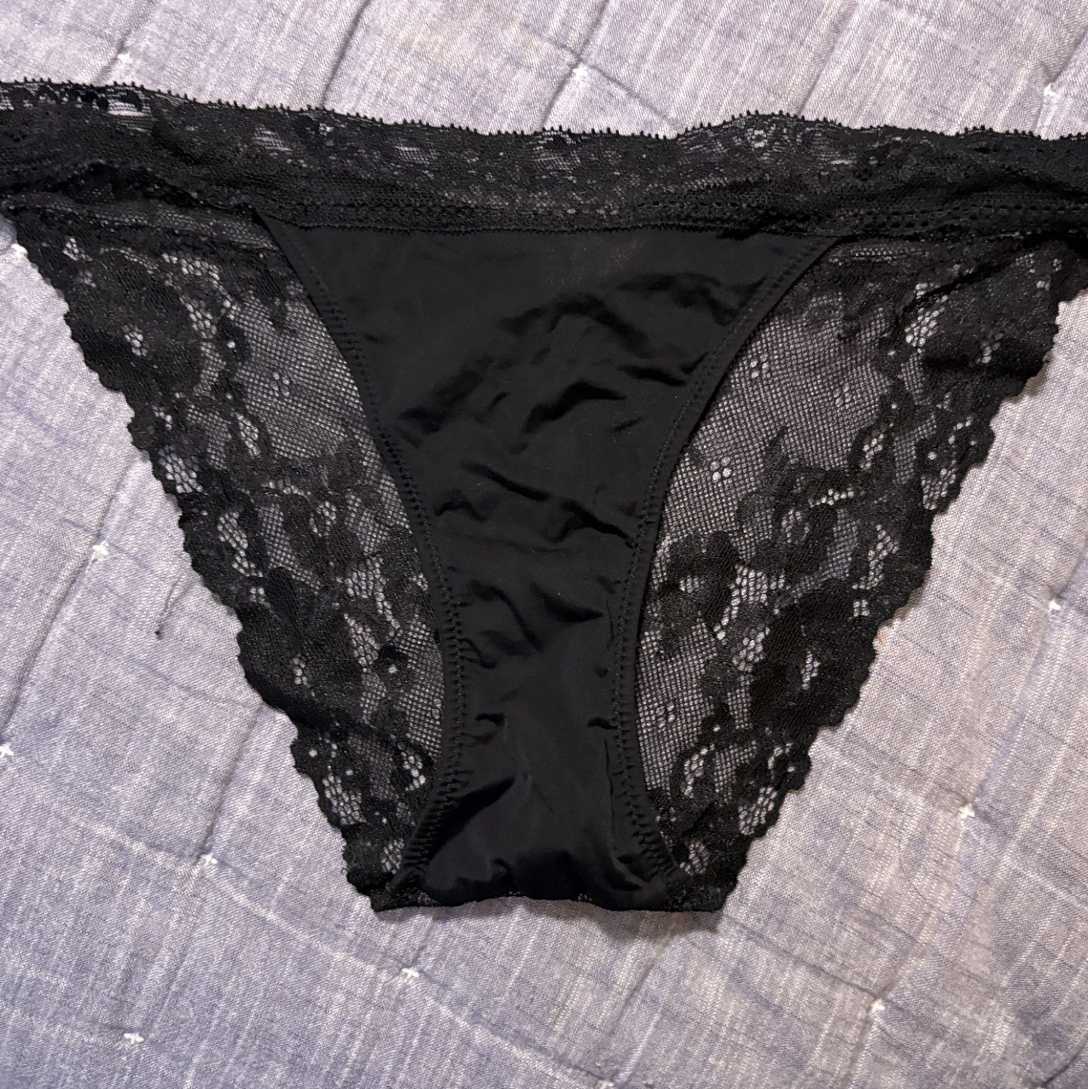 Black lace bikini panty