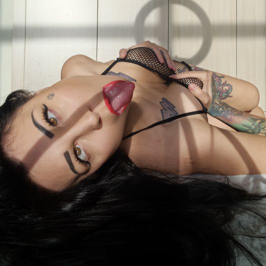 Beauty in fishnet