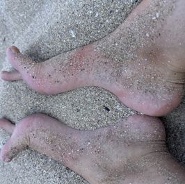 Picture bundle of 10 feet pics on the beach cover with sand