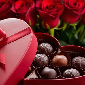 Caja de chocolate y rosas regálame y te derrito