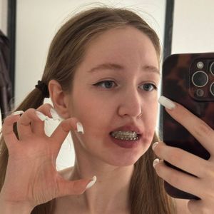 QUEEN TEEN WITH BRACES