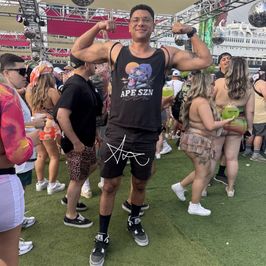 Signed Selfie or solo picture