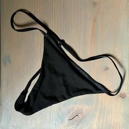 Black Gstring Worn in Video