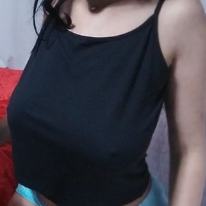Black t short