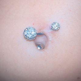 Bellybutton insertions