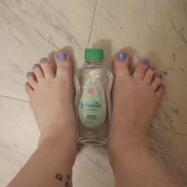 5 MIN VIDEO AND STILLS oiling my feet!