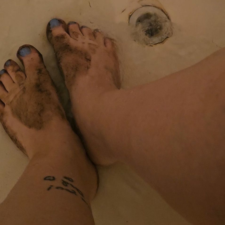 VIDEO AND PICS: dirty feet get cleaned in bubbly foot bath!