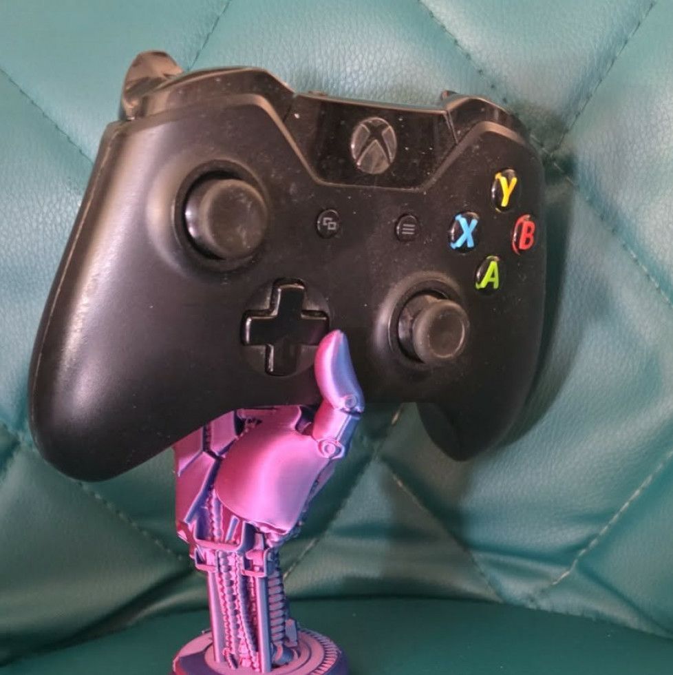 Controller hand