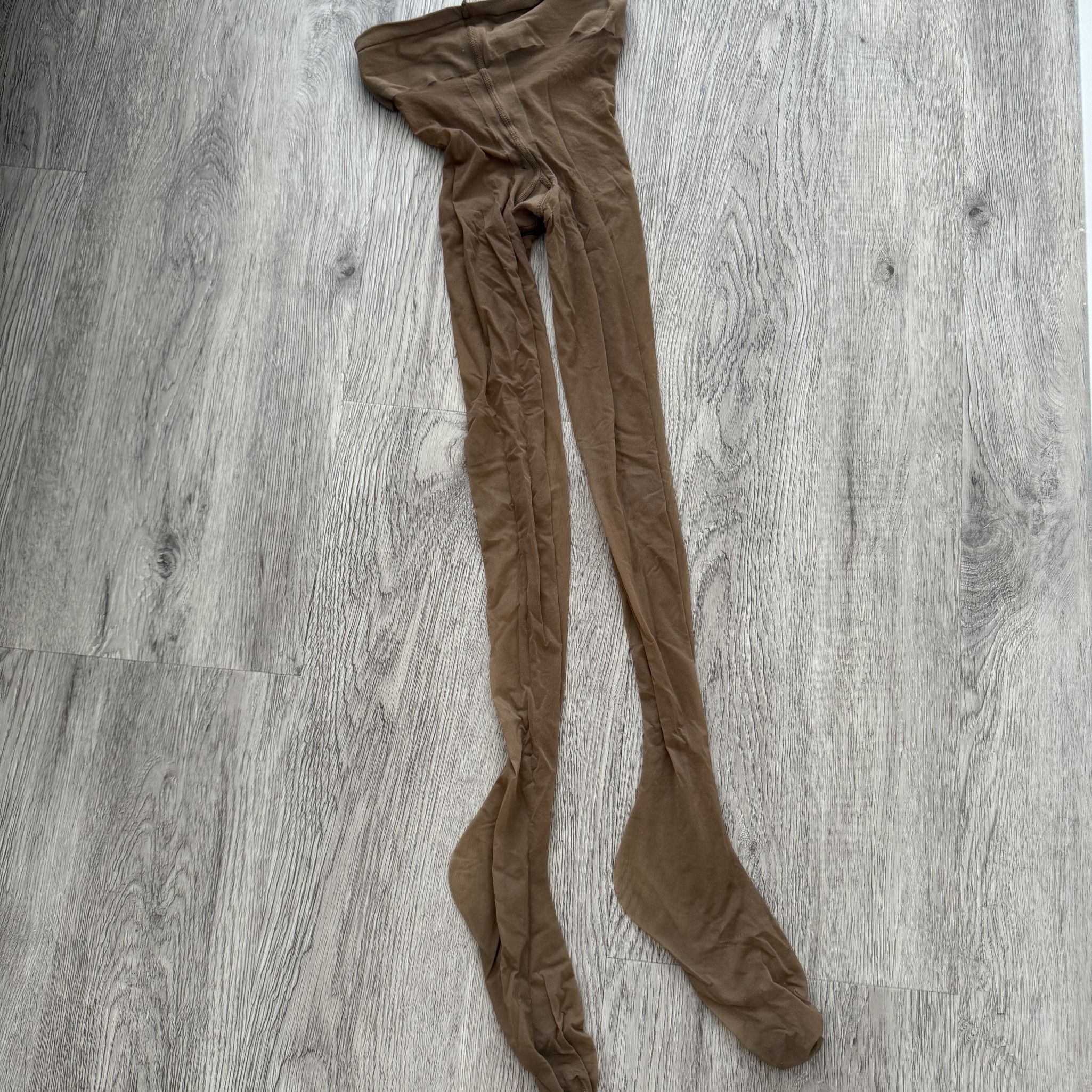 WORN SKIN COLOR PANTYHOSE