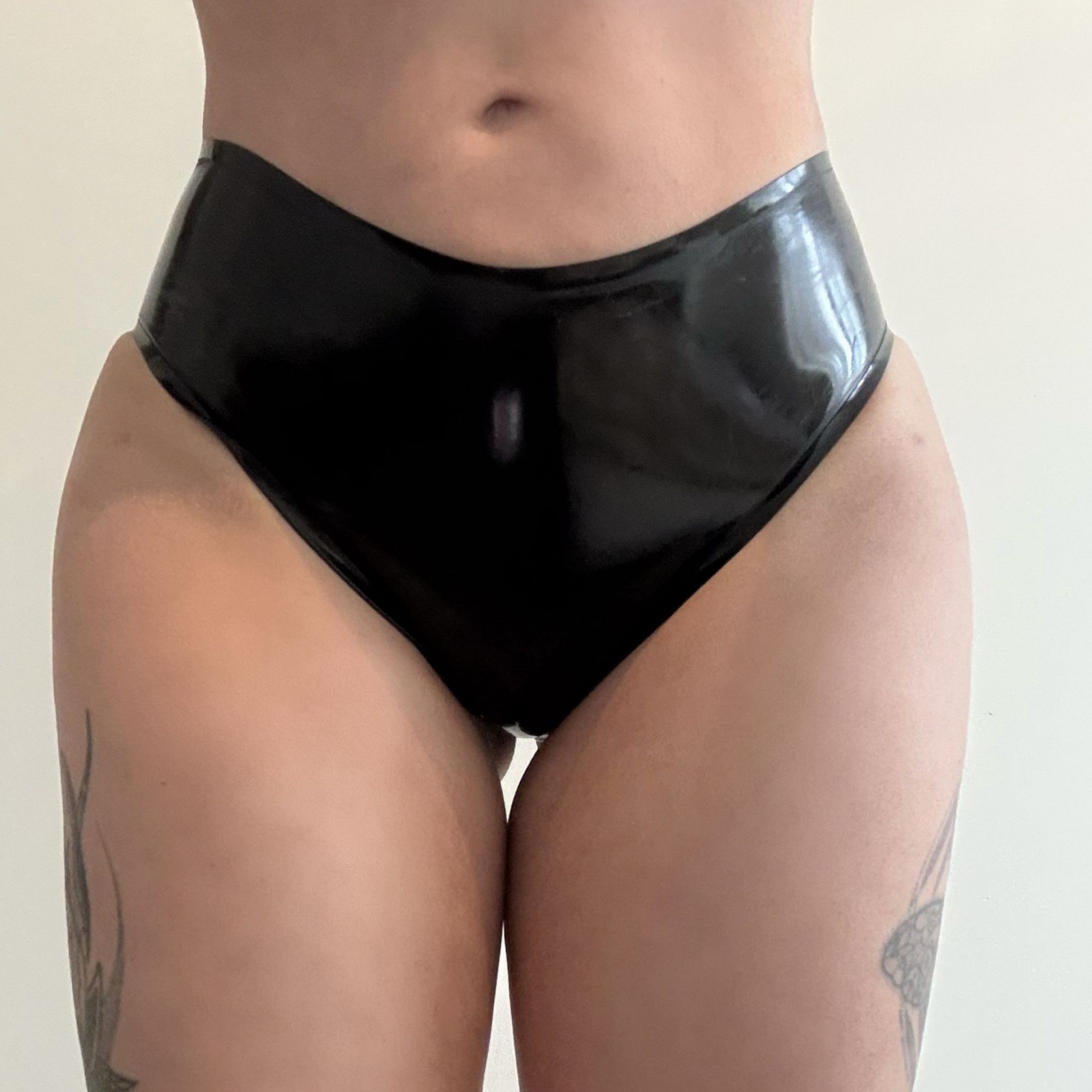 BLACK LATEX PANTIES