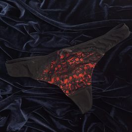 BLACK AND RED LACE THONG