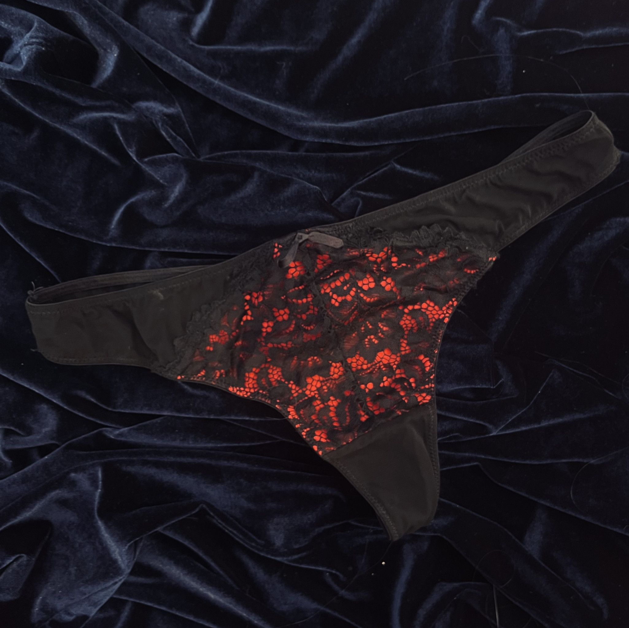 BLACK AND RED LACE THONG