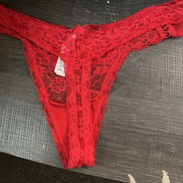 VS RED THONGS