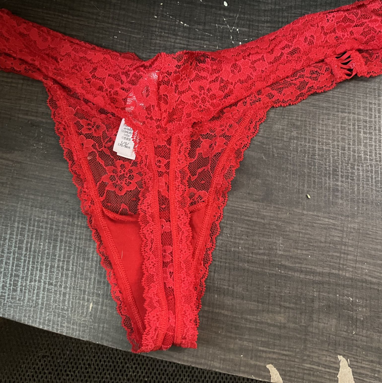 VS RED THONGS