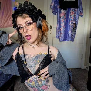 Goth Girl Spreads Holes