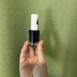 Black nail polish