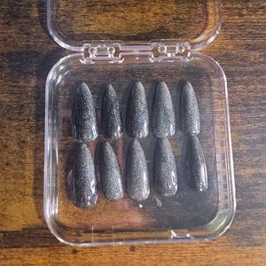 Chrome Shiny Black Background Nail Press Ons