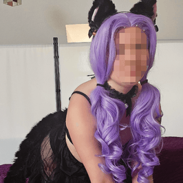 Kitty Wants to Play Photoset