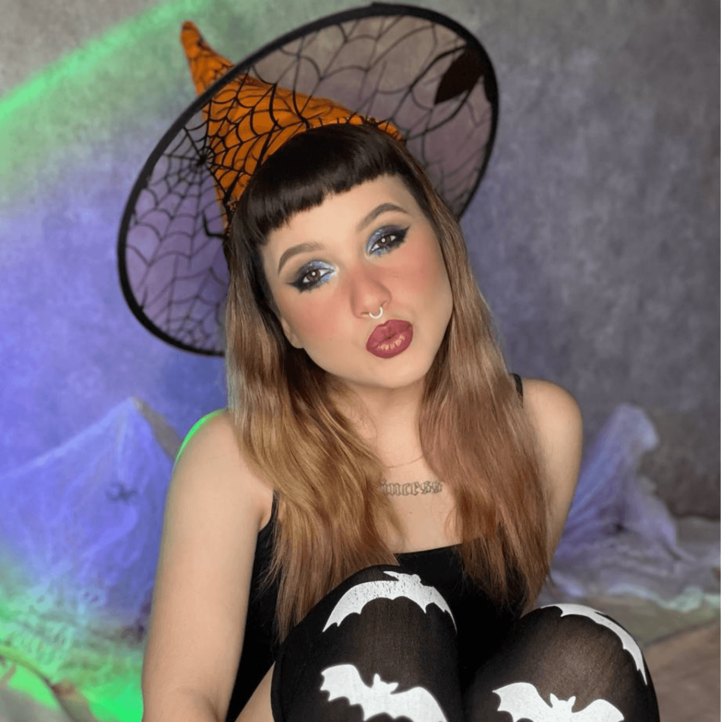 The witch will seduce you for Halloween!