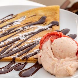 A delicious wafle with ice cream for Michell