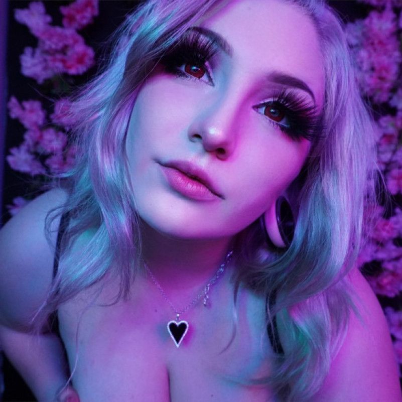 Mini Topless Tit Worship Photoset