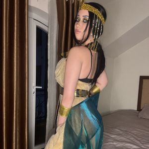 Cleopatras costume