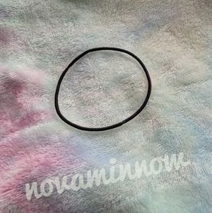 novas old hair tie