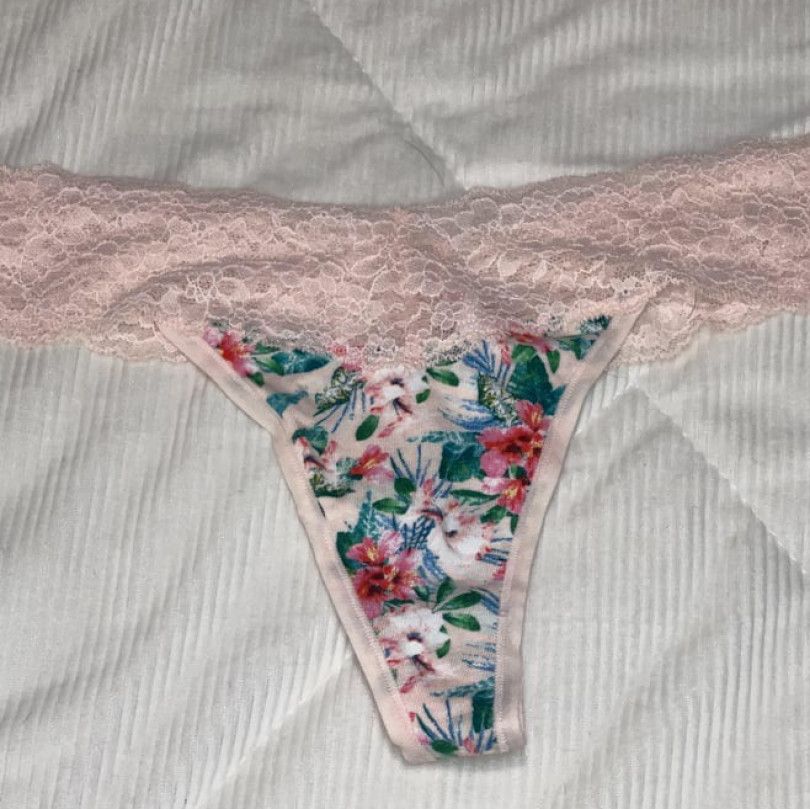 SALE Floral w Lace