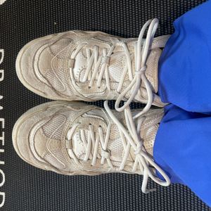 Gym shoes