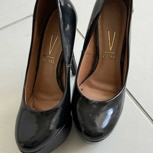 Highheeled shoes