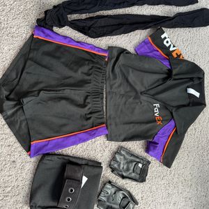 Mail girl costume used for content